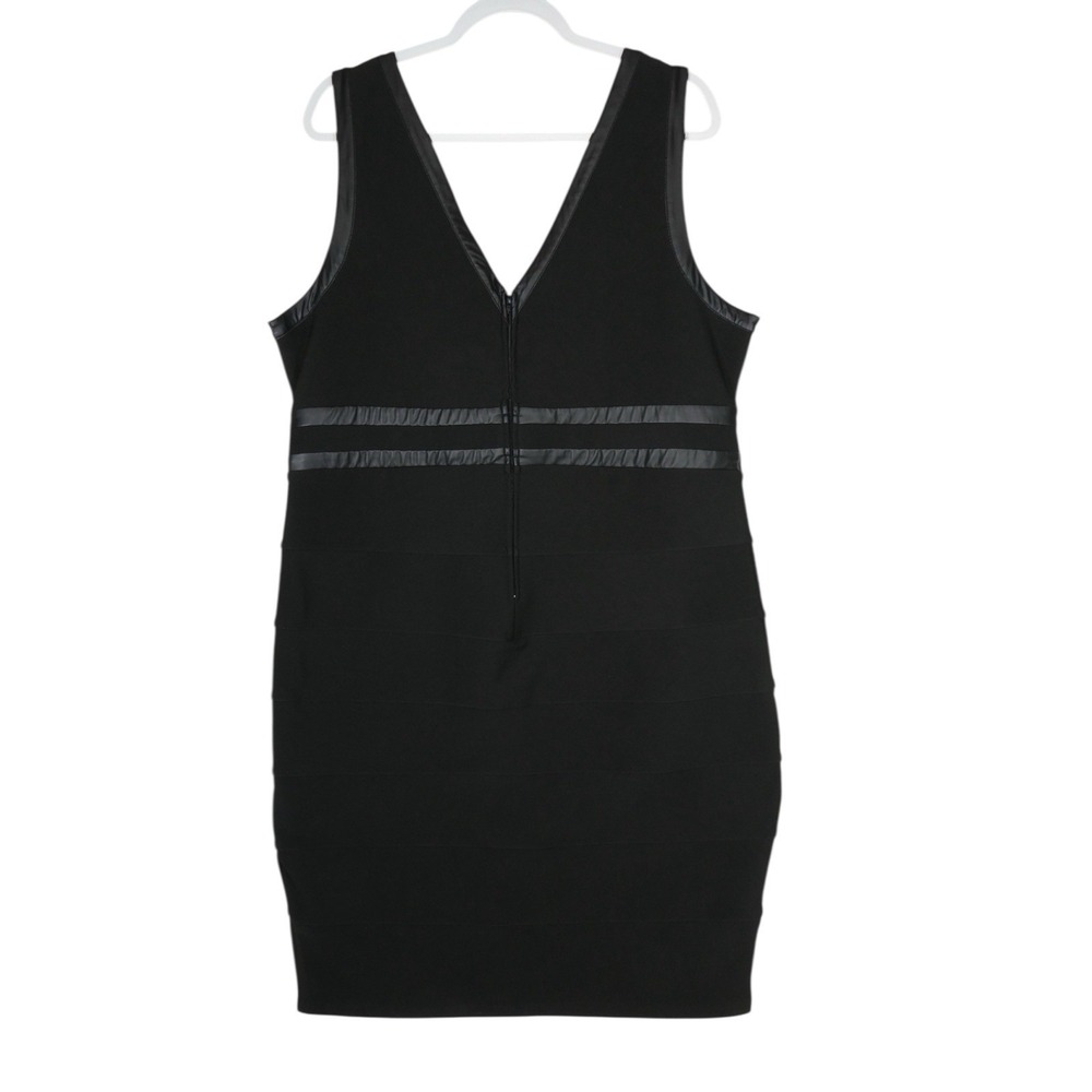 Torrid Bandage Bodycon Dress Size 22 Black Faux Leather Trim Zip V Neck Knee - Picture 2 of 9